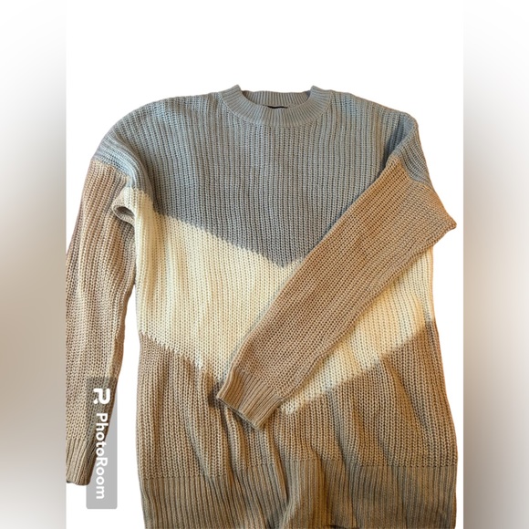 SLEEK  Grey, White, and Beige Sweater - Picture 1 of 2